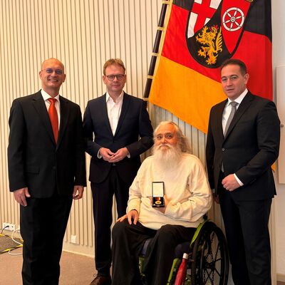 Robert Schneider erhält die Verdienstmedaille des Landes Rheinland-Pfalz
