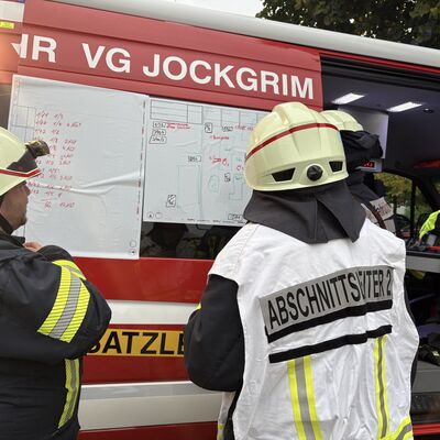 Bild vergr&ouml;&szlig;ern: Feuerwehr&uuml;bung