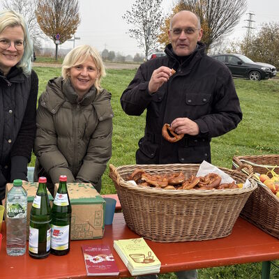 Bild vergr&ouml;&szlig;ern: Einschulungsbaum 2025 - Brezel und Apfelsaft