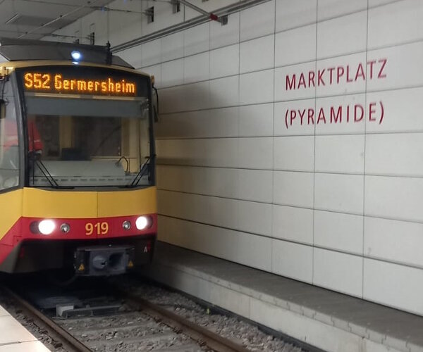 Bild vergr&ouml;&szlig;ern: S52 Markplatz