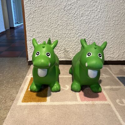 Bild vergr&ouml;&szlig;ern: Gr&uuml;ne H&uuml;pftiere im Haus der Familie