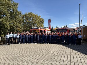 Sichtlich stolz auf ihren Erfolg: Alle sechs Mannschaften aus der Region haben die Pr&uuml;fung bestanden und die Leistungsspange der Deutschen Jugendfeuerwehr erhalten.