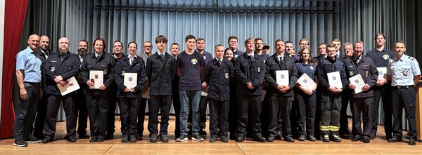 Jahres&uuml;bung der Feuerwehren: Gruppe