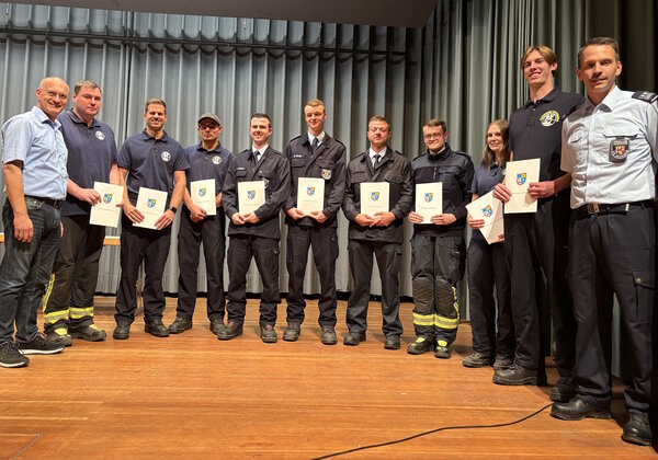 Bild vergr&ouml;&szlig;ern: Jahreshaupt&uuml;bung der Feuerwehren: Bef&ouml;rderungen Teil 1