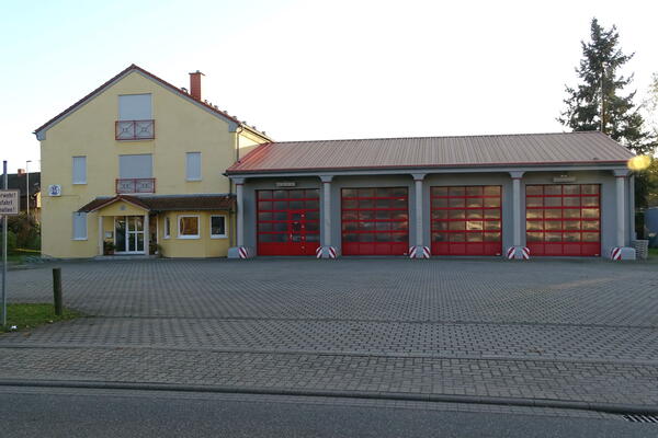 Bild vergr&ouml;&szlig;ern: Foto vom Feuerwehrhaus Rheinzabern