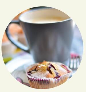 Bild vergrößern: Kaffeetasse und Muffin